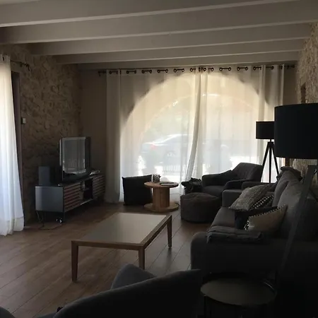 Mas De Les Llebres Holiday home Riumors